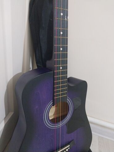 Гитары: Срочно продаётся акустическая гитара 38 размер в идеальном без Царапин