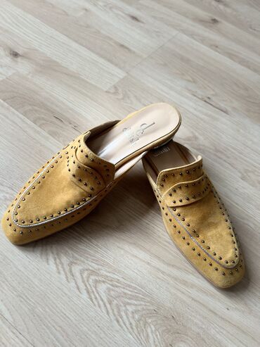 обувь кросовки: Продаю новые мюли, натуральная замша, производство 🇹🇷, размер 37, для