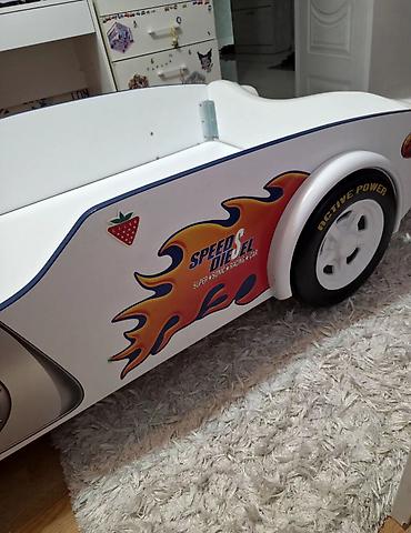 Çilek mebel çarpayı. 90x180sm. Möhkəm maldır. Səliqəli işlənib