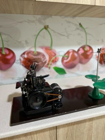 Швейные машины: Швейная машина Chayka, Оверлок, Полуавтомат — 7