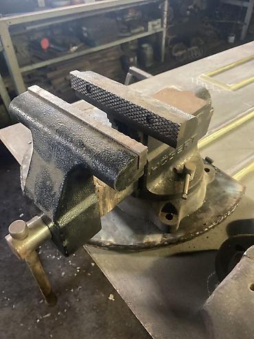 Döymə dəzgahı üçün metal işləri sıxacaq (qısqac) Eynisinden bir lalafo.az -da Döymə dəzgahı üçün metal işləri sıxacaq (qısqac) Eynisinden bir