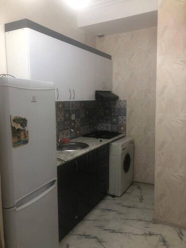 Uzunmüddətli kirayə mənzillər: Razində 60 kv sahəsi olan 2 otaqlı mənzil kirayə verilir.Binada qaz — 8