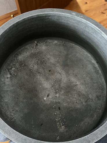 mis tavalar: Böyük ölçülü, qalın divarlı mis qazanın təsviri 4kq - Material: Döküm — 2