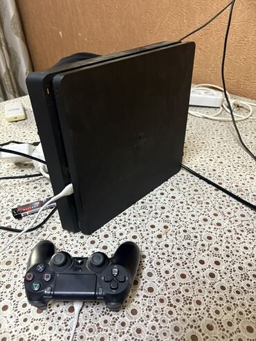 телевизор для плейстейшен 4: Игровая приставка Sony PlayStation 4 Slim (черная) с комплектом игр и