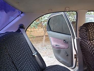 Daewoo: Daewoo Nubira sedan - Kuzov: 4 qapılı sedan, ağ rəng - Ban dizaynı — 10