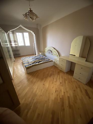 4 otaqlı mənzil: Bakı, 8-ci mikrorayon, 5 otaqlı, Köhnə tikili, m. Azadlıq Prospekti, 120 kv. m — 5