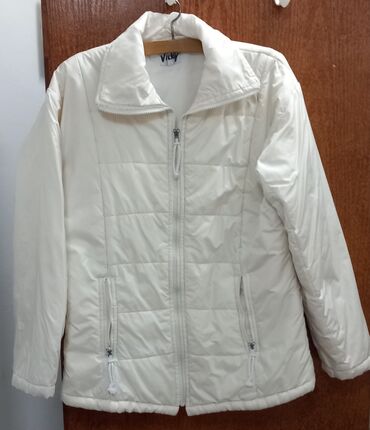 Ostale jakne, kaputi, prsluci: Bela zenska jakna, duzina 66cm, rukavi 56 cm, ramena 52 cm, pazuh 56