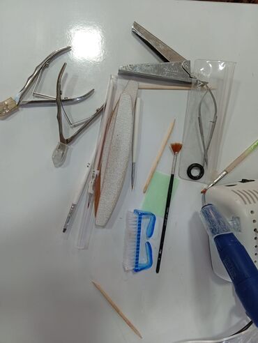 Manikür, pedikür aparatları: Manikür və pedikür üçün peşəkar avadanlıq seti Dəst tərkibi:Reyal — 13