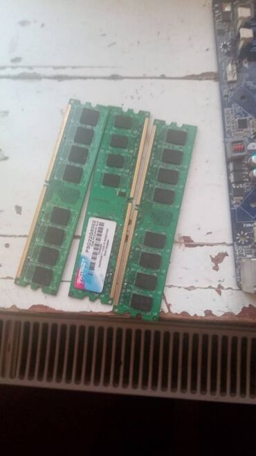 komputer barter: Operativ yaddaş (RAM) 2 GB, < 1333 Mhz, DDR2, PC üçün, İşlənmiş