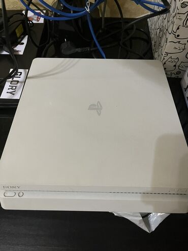 купить сони плейстейшен 3: Игровая консоль Sony PlayStation 4 Slim, цвет белый (Glacier White)