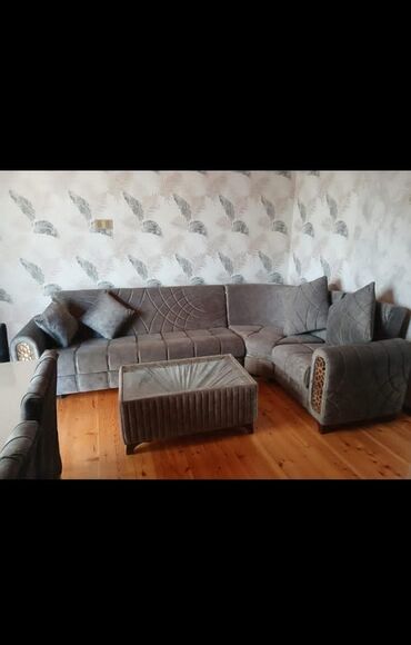 qardan adam tortu: Künc divan