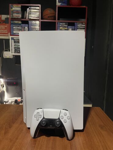 видео камеры: Ps 5 Fat modeli İdeal Vezyetde Disk Yeri Var ustunde 1 Eded Orjinal