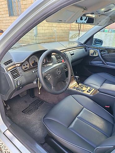 Mercedes-Benz: Mercedes-Benz E 320: 3.2 l | 2000 il Sedan — 7