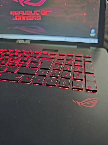 ASUS: Intel Core i7, 17.3 " — 3