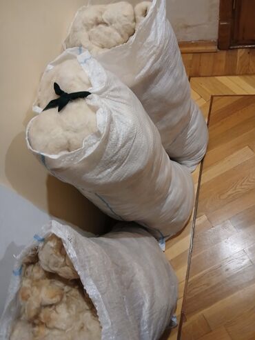 labubu şekili: Məhsul: Təmizlənmiş qoyun yunu və döşək yastıq doldurmaq üçün material