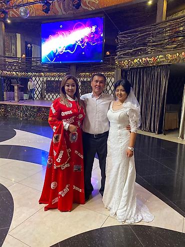 Свадебные платья: Свадебное платье, La Sposa, Винтажный стиль, Закрытое, Открытая спина, Гипюр, Пышное, Китай, Кружево, Б/у at lalafo.kg — 4 Свадебные платья: Свадебное платье, La Sposa, Винтажный стиль, Закрытое, Открытая спина, Гипюр, Пышное, Китай, Кружево, Б/у — 4