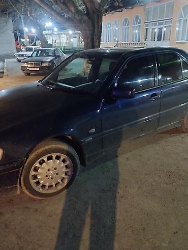 Mercedes-Benz: Mercedes-Benz C240 sedan - Kuzov: W202 sedan, qara rəng - Mühərrik — 3
