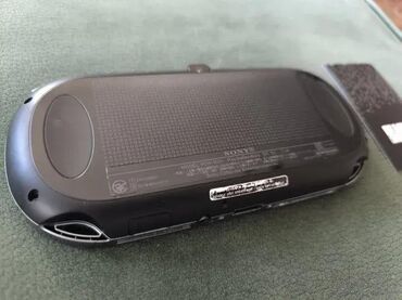 PS Vita (Sony Playstation Vita): Prodajem Sony Playstation VITA konzolu. Model 1004 sa odlicnim OLED — 3