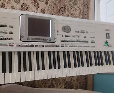 korg pa x5: Korg PA2X Pro aranjman sintezatoru. Şəkillərdə görünən model ağ — 3