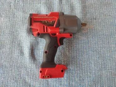 nozevi za seckalicu za granje: Aku udarni pištolj za šarafe Milwaukee M18 OneFHIWF Postavljen