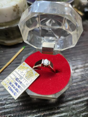 кольцо с брилиантом: Кольцо585,вес-5.17гр, бриллиант,0.5 карат