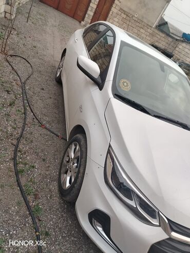 Chevrolet: Chevrolet Onix sedan – ağ rəng, AZ dövlət nömrə nişanı 90-YE-931 — 5