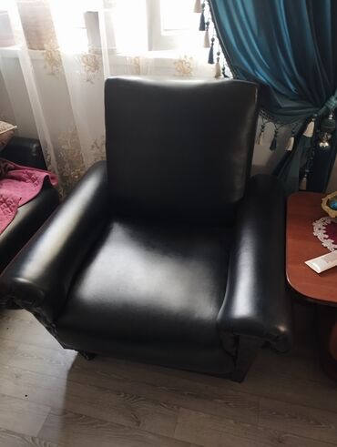 продаю раскладушки: Классическое кресло, Для зала, Б/у