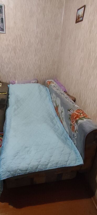 диван двух яросный: Диван-кровать, цвет - Голубой, Б/у