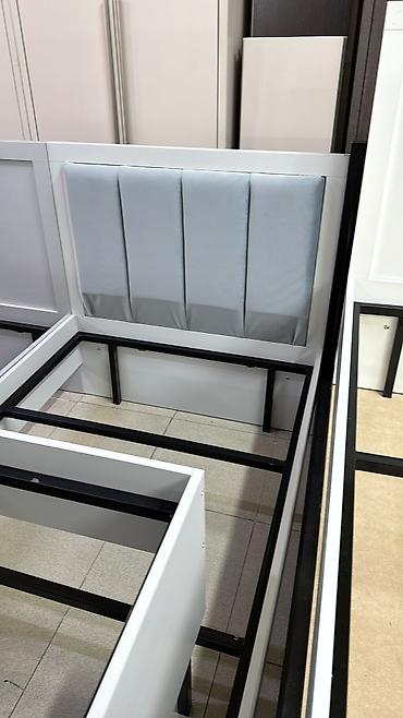 Односпальные кровати: Кровати размер200×90см каркас железный, круговой ПВХ. Матрац — 4