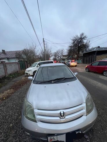 Toyota: Toyota ist: 2003 г., 1.5 л, Автомат, Бензин, Седан