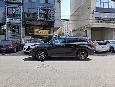 низкий кабина: Toyota Highlander: 2018 г., Автомат, Бензин, Кроссовер — 1
