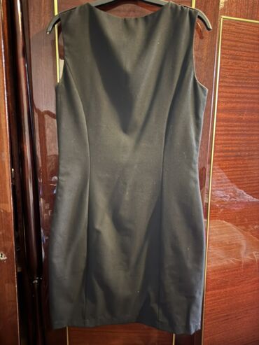 Dəstlər, kostyumlar: Her bir paltarin qiymeti 20 Azn, kime maraqlqidirsa hansi paltar yazin — 10