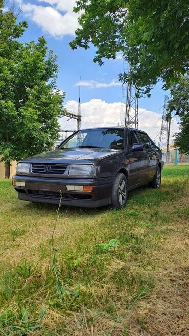 Volkswagen: Volkswagen Vento: 1993 г., 1.8 л, Механика, Бензин, Седан