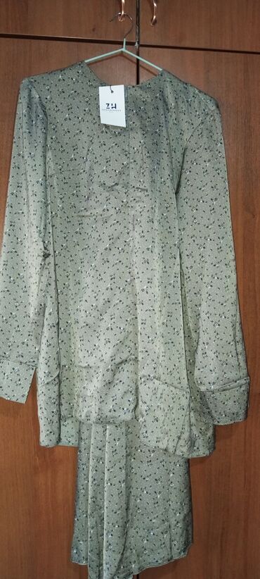 Женская одежда: Двойка юбка кофта сверху ткань шелк 1100 новый размер 46