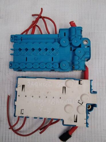 Замки: Задний блок предохранителей Bmw X5 E53 M54B30 2007 (б/у)