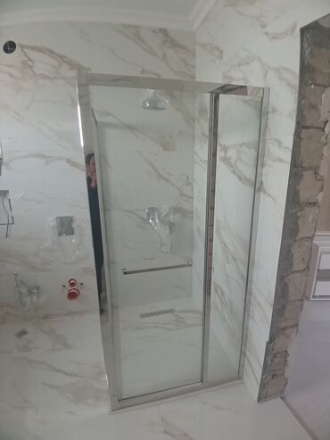 Duş kabinaları, arakəsmələr: Yeni Arakəsmə, Künc üçün, Ödənişli çatdırılma — 28