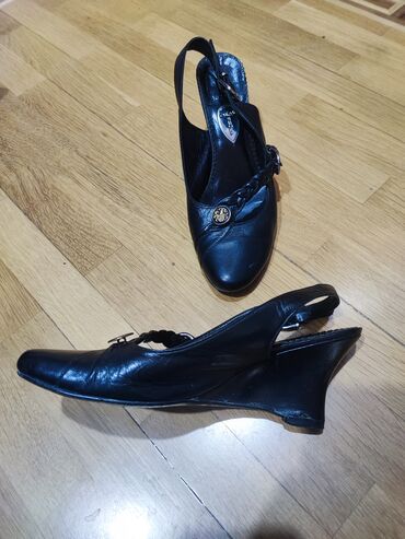 Basanoşka və səndəllər: Ölçü: 39, rəng - Qara, İşlənmiş — 1