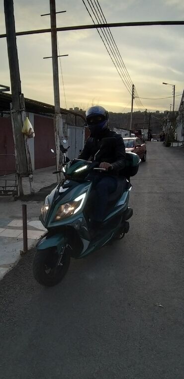yamaha 30: Moped grand motodan alınıb sənədinəqədər var 150 cc yığılıb sol
