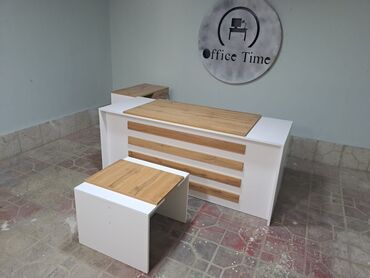 i̇ran peci ikinci əl: Yeni, Müdir üçün, Künc masa