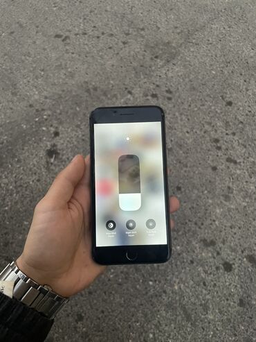 Apple iPhone: IPhone 8 Plus, 64 GB, Qara, Barmaq izi — 7