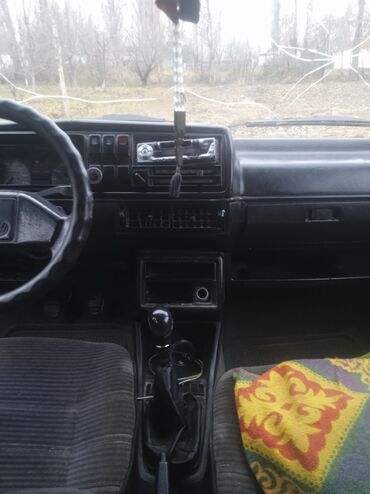 Volkswagen: Volkswagen Golf: 1988 г., 1.8 л, Механика, Бензин