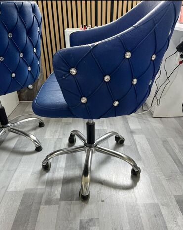 Digər mebel: DeniSalon kreslosu 6 eded Tecili satilir bir ededi 100 azn