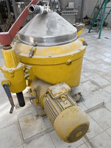 апа гулдору: Seperator Sənaye mərkəzdənqaçma aparatı, sarı rəngdə. Müxtəlif sənaye