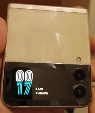 r17 barter: Samsung Galaxy Z Flip 3 | 256 GB | rəng - Bej | Barmaq izi, Simsiz şarj, İki sim kartlı