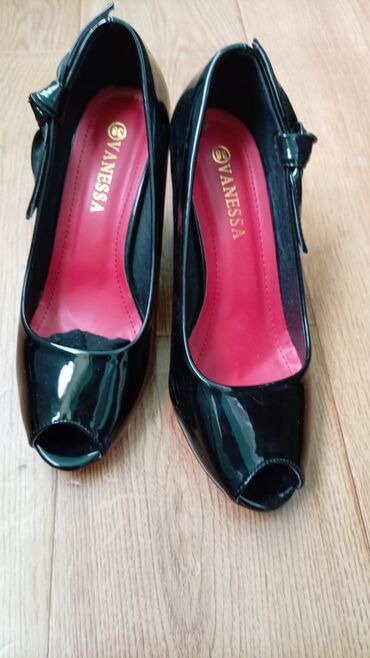 Makasin və loferlər: Brend: Vanessa Model: Açıq burunlu qadın ayaqqabısı (peep-toe)