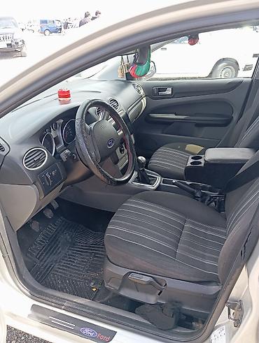 Ford: Ford Focus Wagon – gümüşü rəng, universał kuzov Xüsusiyyətlər: - — 7