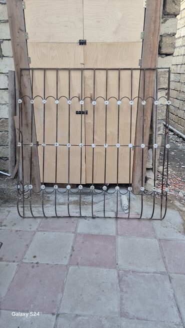 qapl pencere: Dəmir pəncərə barmaqlığı - Material: qalın metal/prokat dəmir -