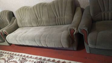 диван в комплекте с креслами: Прямой диван, цвет - Зеленый, Новый