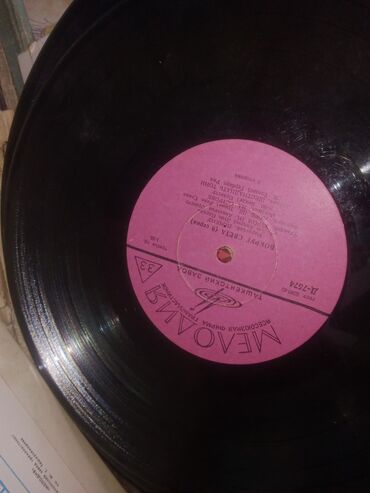 Виниловые пластинки: Продам оптом раритет пластинки более 300штук наверное выйдет. самые — 5