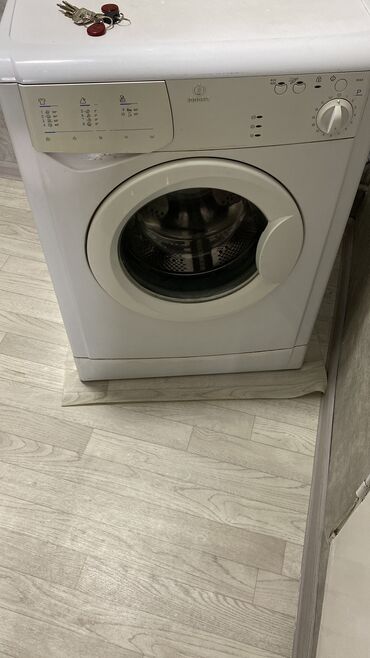 куплю машинку стиральную: Стиральная машина Indesit, Б/у, Автомат, 10 кг и более, Компактная